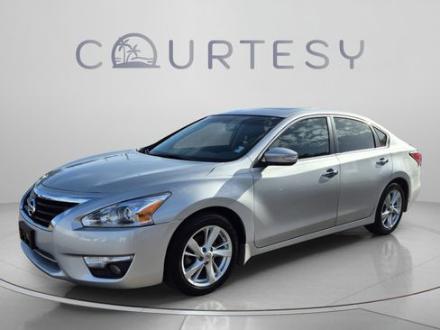 Used 2015 Nissan Altima 2.5 SV w/ Convenience Package FWD image 1