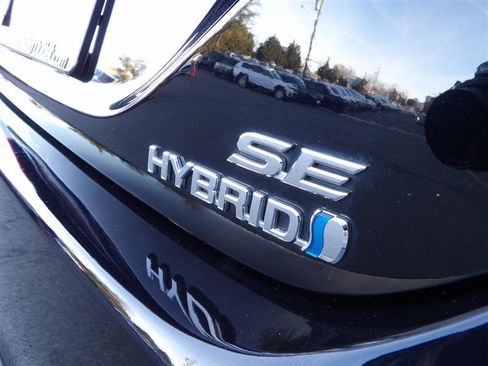 Used 2020 Toyota Camry SE w/ Sunroof Package image 30