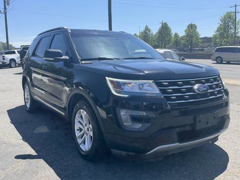Used 2017 Ford Explorer XLT w/ Equipment Group 201A FWD image 4