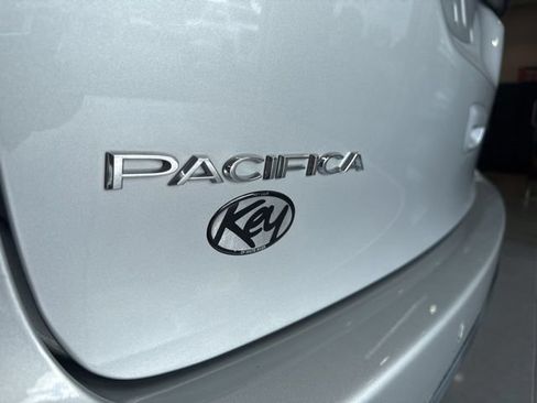 Used 2024 Chrysler Pacifica Touring-L FWD image 20
