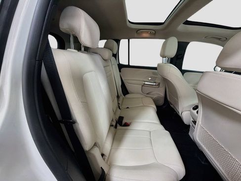 Used 2022 Mercedes-Benz GLB 250 4MATIC image 29