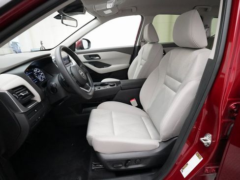 Certified 2024 Nissan Rogue SV image 7