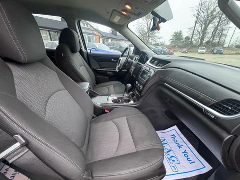 Used 2017 Chevrolet Traverse LT image 34