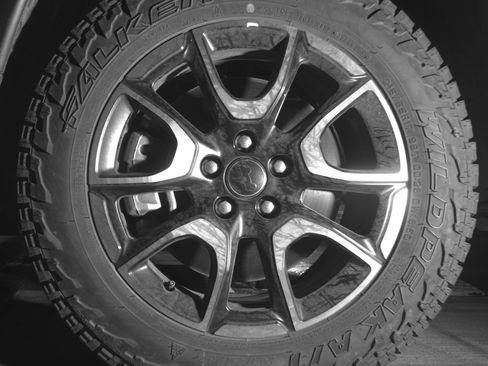 Used 2025 Jeep Compass Trailhawk AWD/4WD image 12