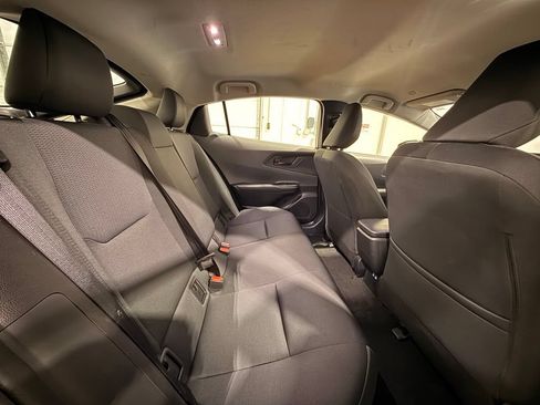 Used 2025 Toyota Prius LE FWD image 31