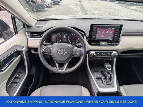 Used 2021 Toyota RAV4 XLE Premium image 28