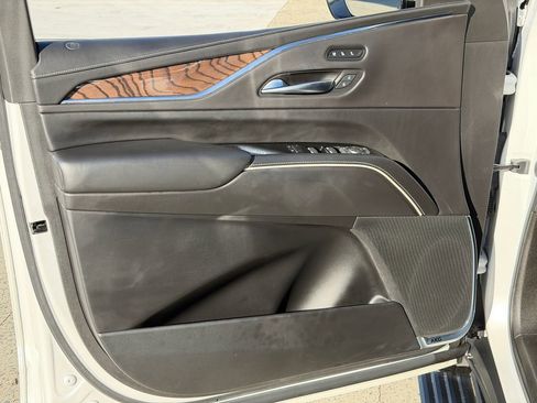 Used 2021 Cadillac Escalade Premium Luxury Platinum image 11