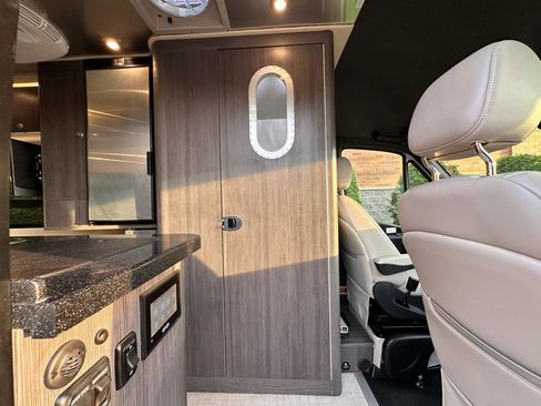 Used 2019 Mercedes-Benz Sprinter 2500 image 24