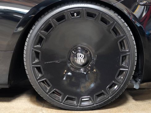 Used 2020 Rolls-Royce Dawn image 25