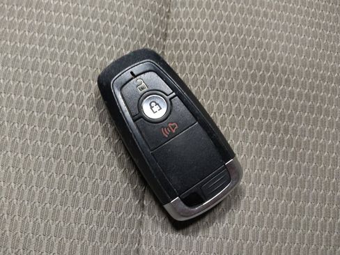 Used 2018 Ford Explorer XLT image 32