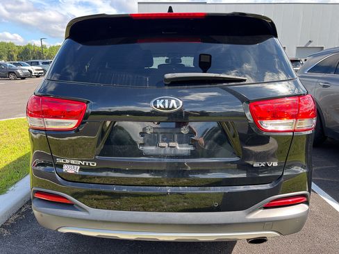 Used 2016 Kia Sorento EX FWD image 4