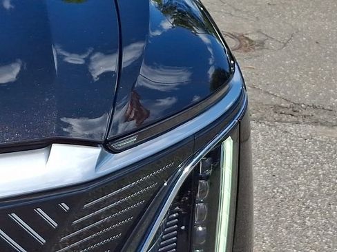 Certified 2024 Cadillac Lyriq Luxury AWD/4WD image 7