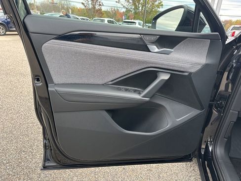 New 2026 Volkswagen Tiguan S image 10