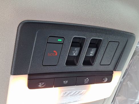 New 2025 Nissan Pathfinder SV w/ SV Premium Package image 17