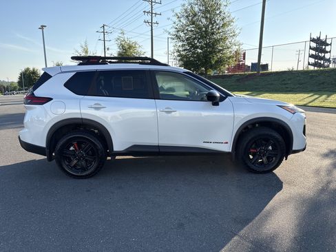 Used 2025 Nissan Rogue SV AWD/4WD image 10