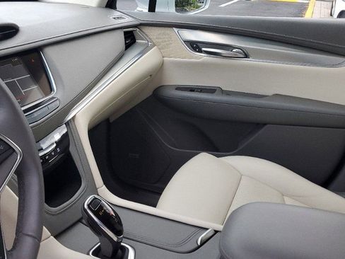 Used 2018 Cadillac XT5 Luxury w/ Driver Awareness Package image 22