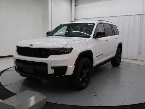 Used 2024 Jeep Grand Cherokee L Altitude AWD/4WD image 7