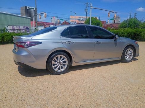 Used 2024 Toyota Camry LE w/ Convenience Package FWD image 11
