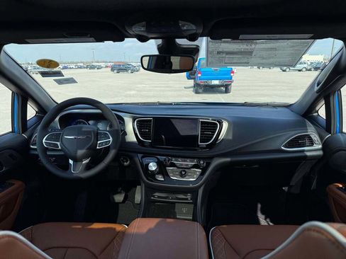 New 2026 Chrysler Pacifica Pinnacle image 28
