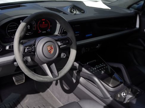 Used 2025 Porsche Cayenne GTS image 4