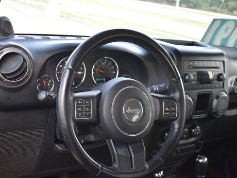 Used 2012 Jeep Wrangler Sport w/ Connectivity Group AWD/4WD image 4