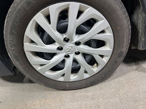 Used 2019 Toyota Corolla LE image 34