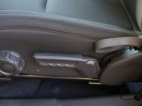 Used 2022 Jeep Wrangler Sport image 32