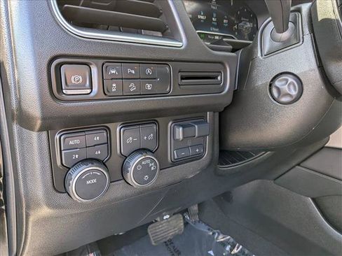 Used 2024 Chevrolet Tahoe Z71 w/ Luxury Package image 16