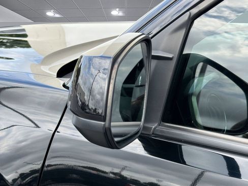 Used 2019 Toyota Tacoma SR5 AWD/4WD image 30