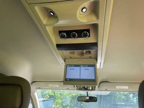 Used 2012 Volkswagen Routan SE FWD image 15