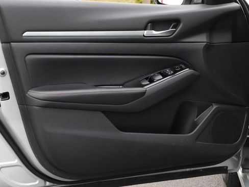 Used 2023 Nissan Altima 2.5 SV image 15