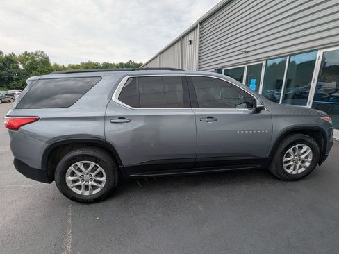 Used 2021 Chevrolet Traverse LT w/ LPO, 'HIT The Road' Package AWD/4WD image 6