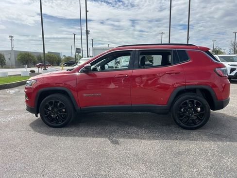 Used 2023 Jeep Compass Latitude w/ Sun and Sound Group AWD/4WD image 6
