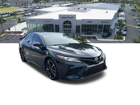 Used 2018 Toyota Camry XSE FWD image 3