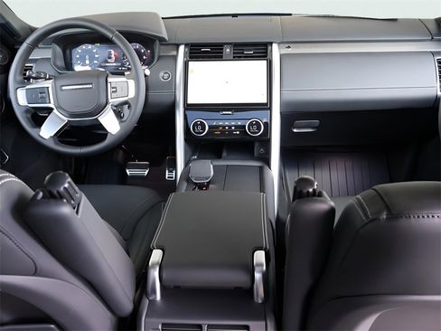 Used 2025 Land Rover Discovery Metropolitan Edition image 29