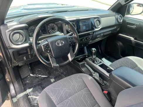 Used 2016 Toyota Tacoma TRD Sport w/ Towing Package AWD/4WD image 16