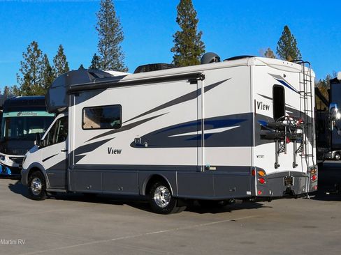 Used 2018 Mercedes-Benz Sprinter 3500 image 2