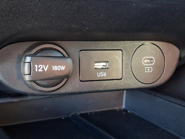 Certified 2025 Hyundai Elantra Limited FWD image 32
