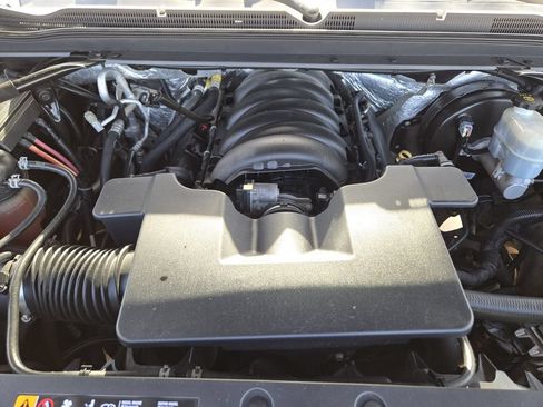 Used 2018 Chevrolet Suburban LT RWD image 25