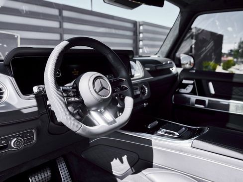 Used 2025 Mercedes-Benz G 63 AMG 4MATIC image 2