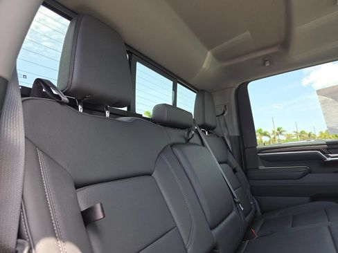 Used 2025 GMC Sierra 2500 SLT w/ SLT Premium Package AWD/4WD image 19