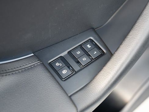 Used 2017 Jaguar F-PACE Premium image 20