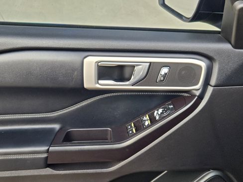 Used 2020 Ford Explorer XLT w/ Equipment Group 202A image 12