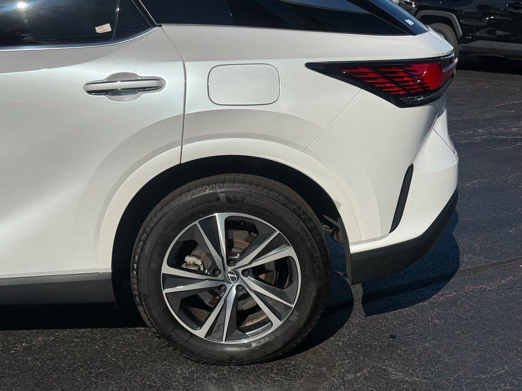 Used 2023 Lexus RX 350 Premium w/ Accessory Package (Z1) AWD/4WD image 5