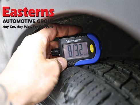 Used 2024 GMC Terrain SLT image 30