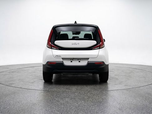 Used 2025 Kia Soul LX w/ LX Technology Package FWD image 7