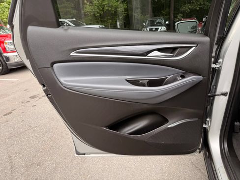 Used 2020 Buick Enclave Essence FWD image 19