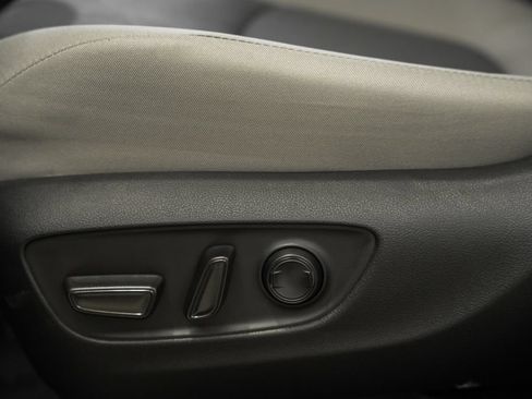 Used 2025 Toyota RAV4 XLE AWD/4WD image 33