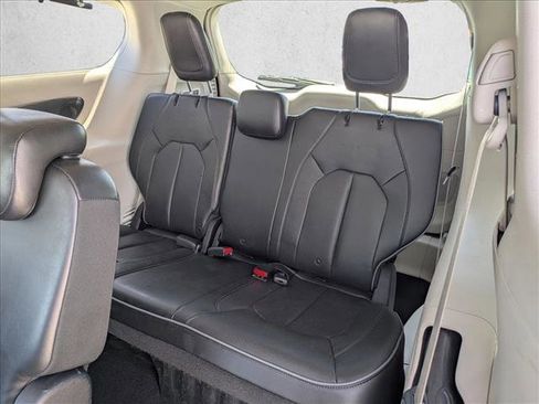Used 2017 Chrysler Pacifica Limited FWD image 19