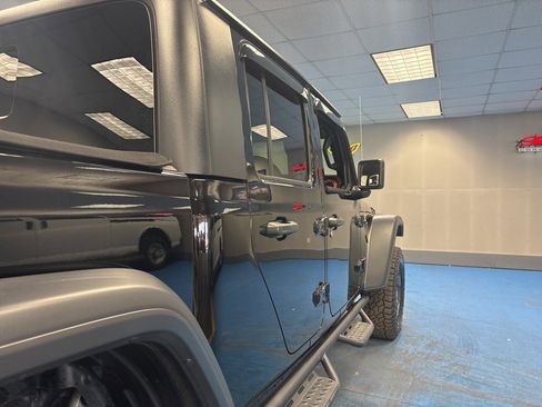 Used 2020 Jeep Gladiator Rubicon image 6